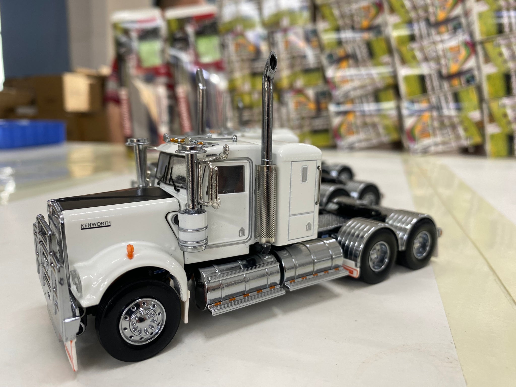 *NEW TOOLING* KENWORTH W900 