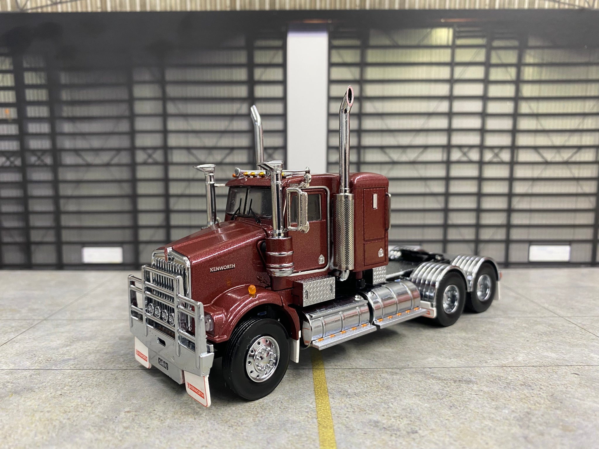 Iconic Replicas 1:50 Kenworth W900 6x4 Lowline Bunk Truck - Vintage Burgundy (1985)