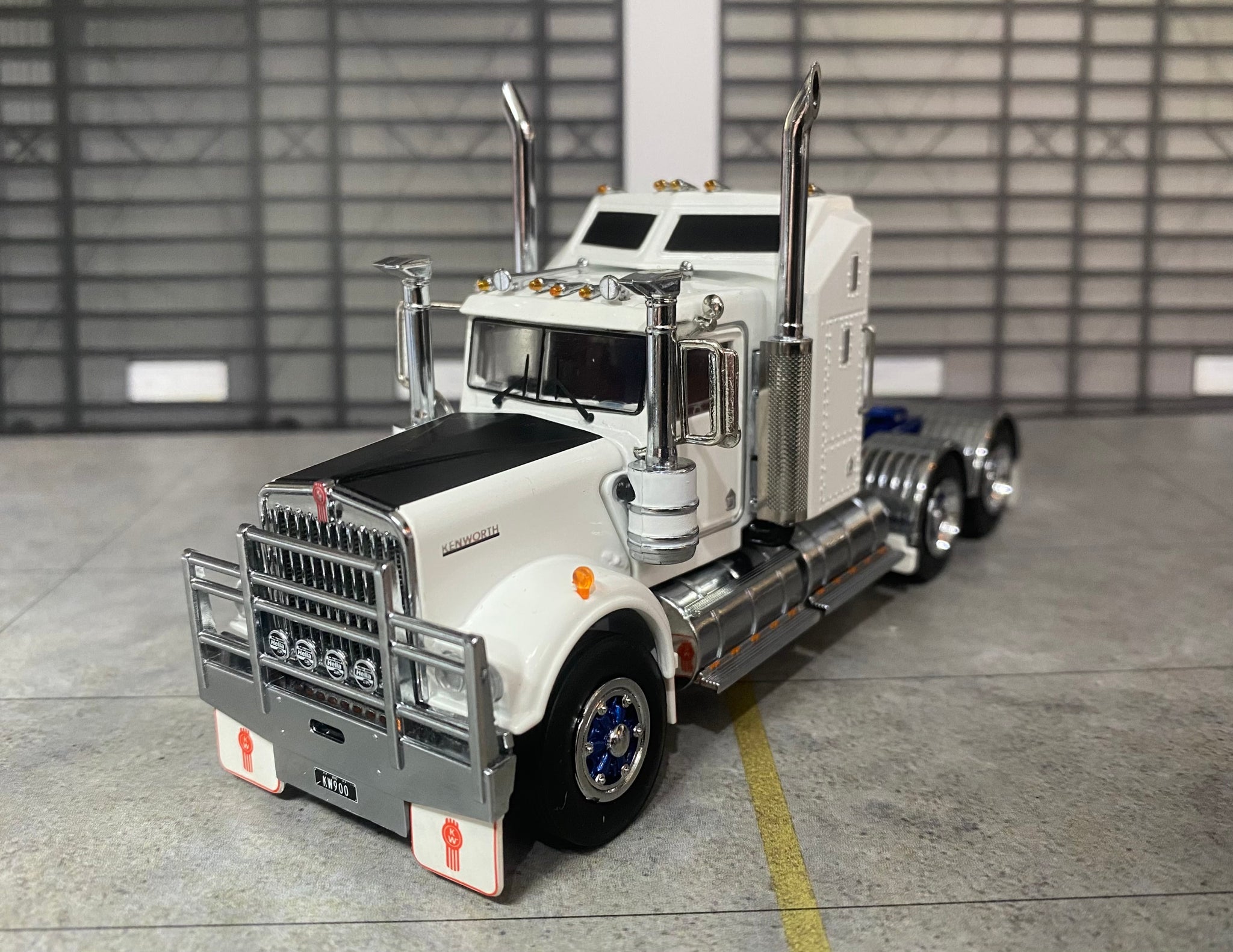 KENWORTH W900 AERODYNE 1/50 DIECAST PRIME MOVERS | iconicreplicas